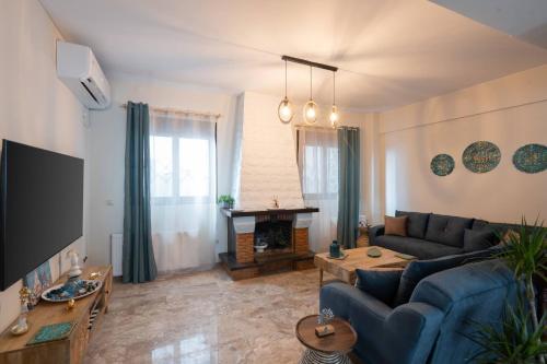 3BR Private House with 3 Bathrooms & Amazing Balcony