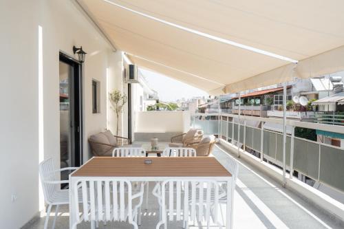 1BR Cozy Apt Near Metro with Huge Balcony &City View