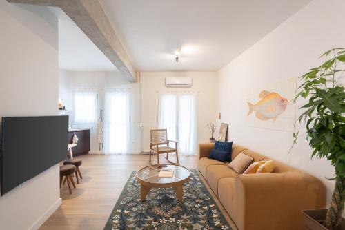 1BR Designer Apt Next To Metro & 15 minutes to Acropolis