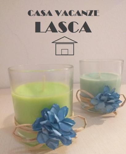 two candles with blue flowers in front of them at Casa Lasca in San Marzano di San Giuseppe