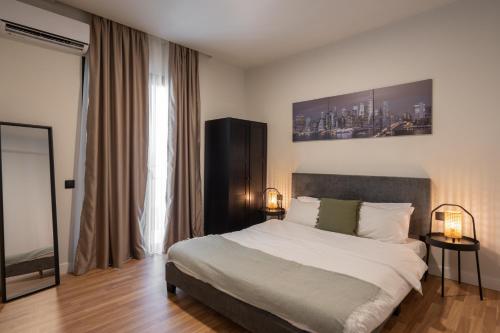 2BR Apartment, Rooftop Retreat with Sauna, Gym