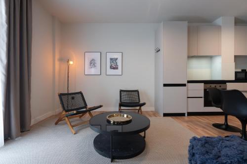 2BR Apartment, Rooftop Retreat with Sauna, Gym
