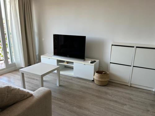 Bright accommodation next to the Turia Gardens