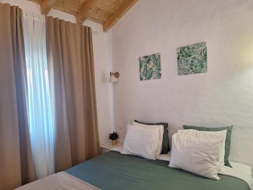 Postel nebo postele na pokoji v ubytování Refúgio da Corcha casa de campo e mar Zambujeira do mar