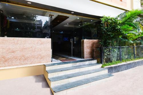 a building with stairs in front of a building at Townhouse OAK Secunderabad Near Railway Station Formerly Hotel Brahma in Hyderabad