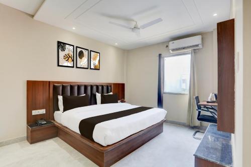 a bedroom with a large bed and a window at Super Townhouse Taj Nagri Phase 2 Formerly Grand Rivera in Agra