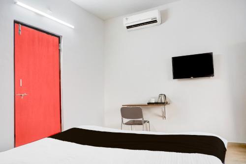 Μια τηλεόραση ή/και κέντρο ψυχαγωγίας στο Super Hotel O Dhanori Near Pune Airport