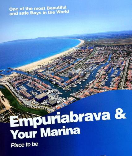 one of the most beautiful and safe bays in the world emuilbourg at Empuriabrava 500m de la plage de la Rubina in Empuriabrava