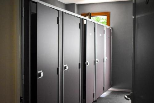 a row of lockers in a room with a window at Agri Campeggio La Passeggiata in Goito
