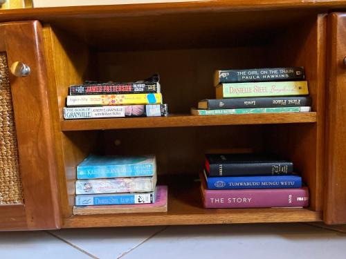 Biblioteca de l'habitació en casa particular