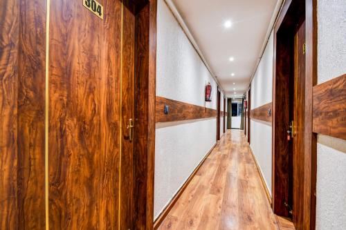 a hallway with wood paneled walls and a long wooden floor at Hotel O Prayagraj Junction Civil Line Formerly Station View in Civil Lines