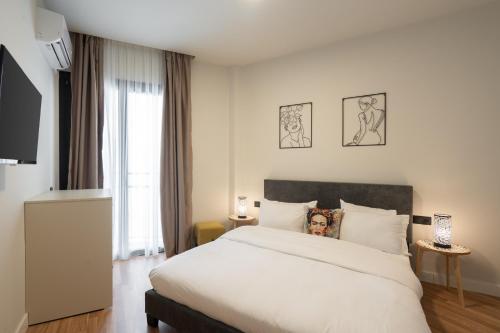 2BR Apt Access To Rooftop with Sauna & Gym