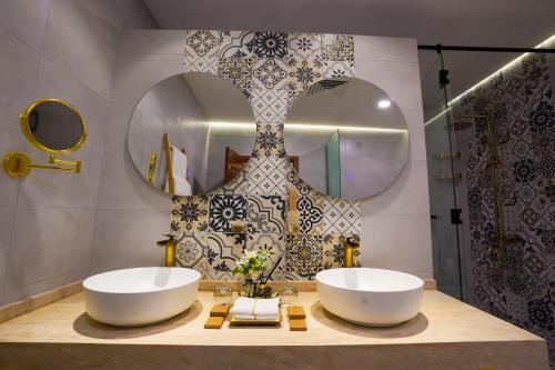 Ванная комната в Al Marmoom Oasis Luxury Experiential Desert Domes
