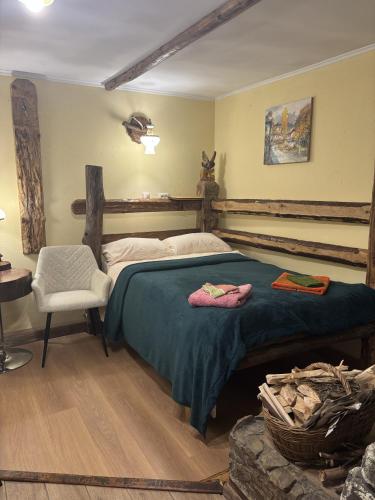 Una cama o camas en una habitación de BerryWood