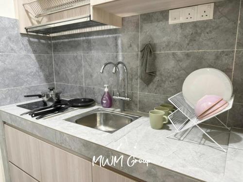 O bucătărie sau chicinetă la Jalan Rusa Studio Room Walks to KSL Mall JB