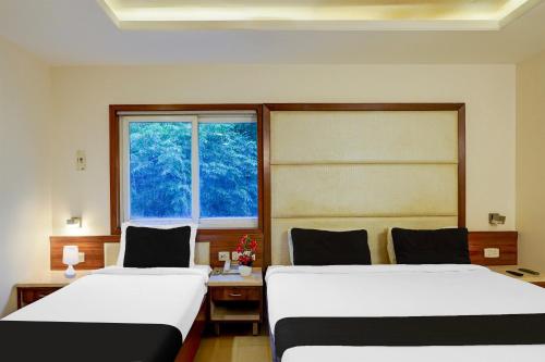 Ένα ή περισσότερα κρεβάτια σε δωμάτιο στο Super Townhouse Arcot Road Near Kauvery hospital