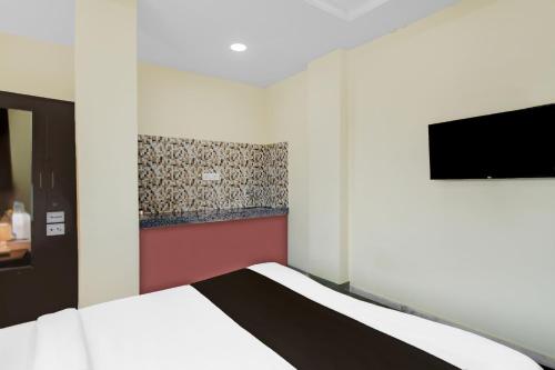 a bedroom with a bed and a flat screen tv at Super Collection O Kothapet Near Omini Hospital in Upal