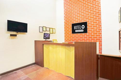 TV a/nebo společenská místnost v ubytování Hotel O Jaistambh Chowk Formerly Guru Kirpa