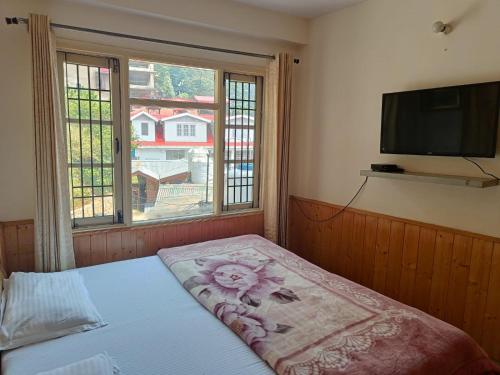 Postel nebo postele na pokoji v ubytování Jishas Homestay Near Mall Road