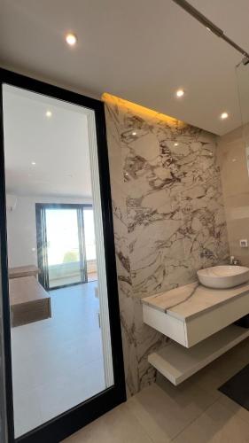 Bilik mandi di Villa Ryma