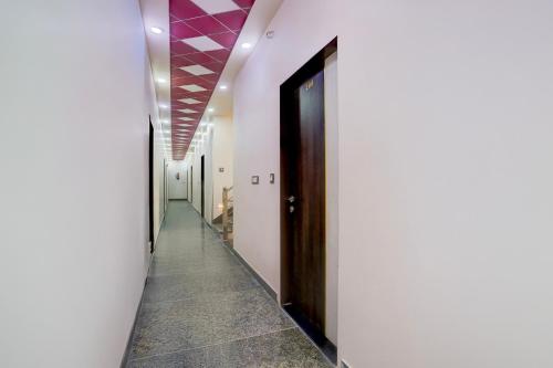a hallway with a door and a hallway with a ceiling at Super Townhouse Khatu Shyam Formerly Hotel Dev Bhumi in Khātu