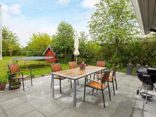 Zahrada ubytování 6 person holiday home in Karrebæksminde-By Traum