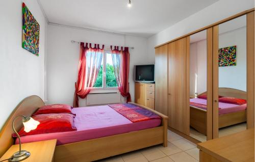 Two-Bedroom Apartment In Supetar