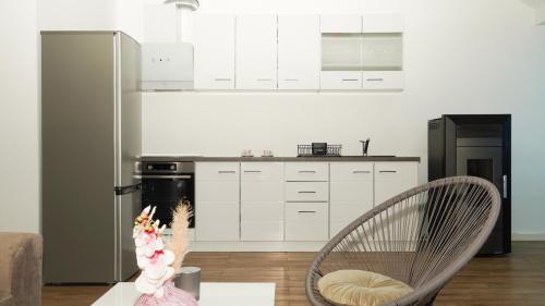 Duplex Luxury Apartmentにあるキッチンまたは簡易キッチン