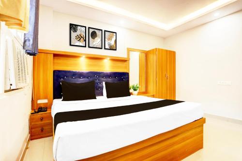 a bedroom with a large bed in a room at Super Collection O Gola Road in Patna