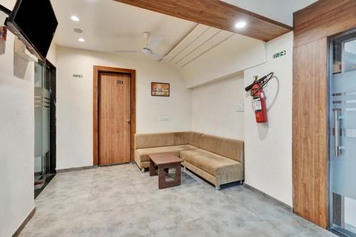 Un lugar para sentarse en Super Collection O Kudasan Gandhinagar Formerly Hotel Royal Mansion