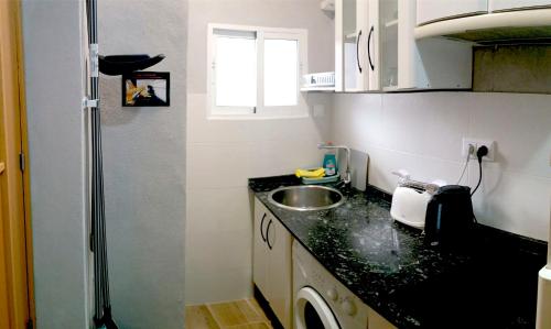 a small kitchen with a sink and a counter top at Apartamento La Vista in Algarrobo