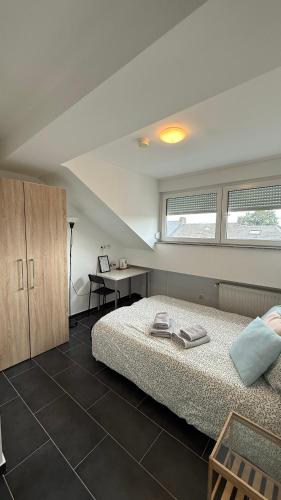 Postel nebo postele na pokoji v ubytování Luxembourg Tram Station Rooms