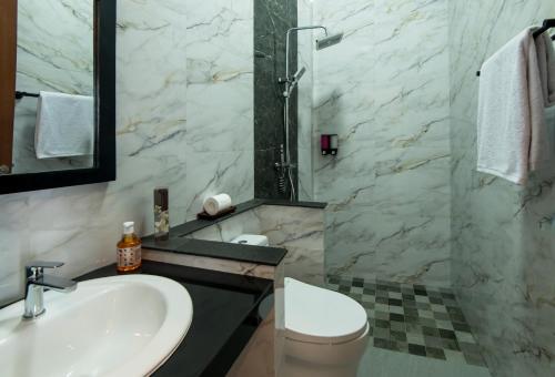 a bathroom with a sink and a toilet at Villa Sakura ll seminyak in Seminyak