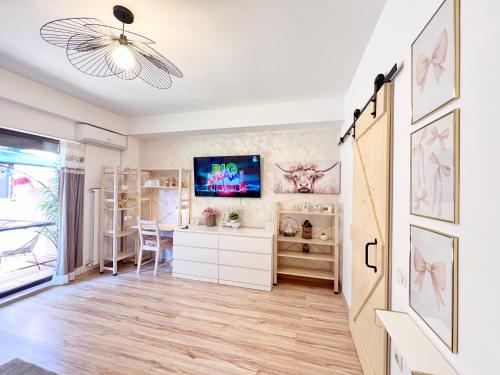 Μια τηλεόραση ή/και κέντρο ψυχαγωγίας στο Summer Studio