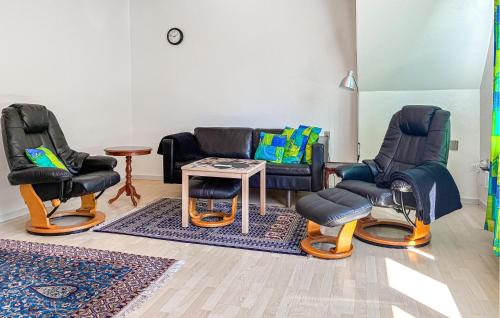 Zona de estar de Cozy Apartment In Højer With Wifi