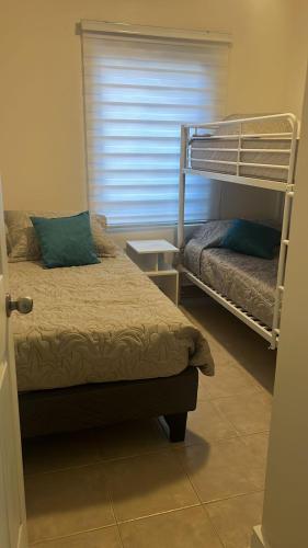 a bedroom with two bunk beds and a window at Departamento Full Equipado in Concón