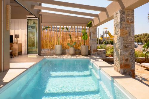 Piscina en o cerca de Sabbia Mare BeachFront Villa, steps from Dining & Shops, By ThinkVilla