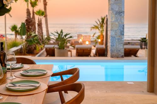 Piscina en o cerca de Sabbia Mare BeachFront Villa, steps from Dining & Shops, By ThinkVilla