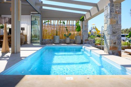 Piscina en o cerca de Sabbia Mare BeachFront Villa, steps from Dining & Shops, By ThinkVilla