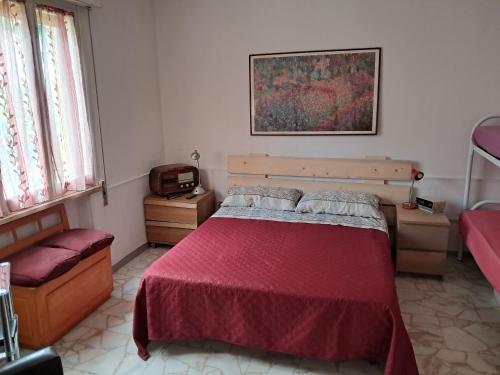 a bedroom with a bed with a red bedspread at B&B Susy e Max 