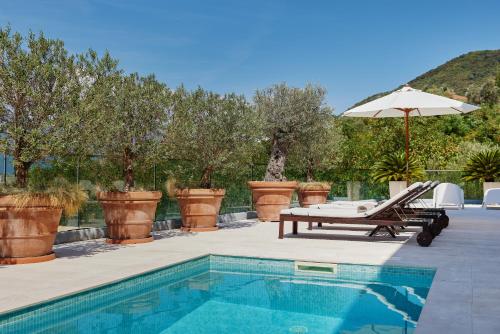 Бассейн в Villa Roc Blanc или поблизости