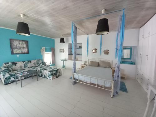 Azul And The Blue Maisonette