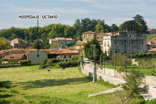 a town with a castle and a field of grass at Hospedaje Octavio in Santillana del Mar