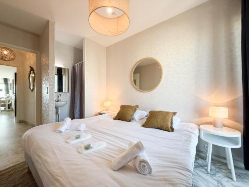 Two bedrooms Sea View Apartment - First line Croisette ID275