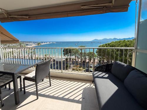 Two bedrooms Sea View Apartment - First line Croisette ID275