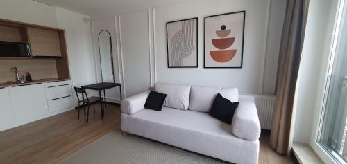 Przy PGE Narodowym, parking gratis, AC, metro