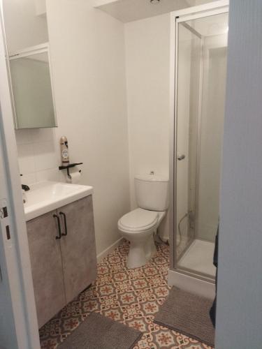 Ένα μπάνιο στο Charming two rooms apartment