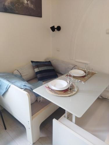 Posezení v ubytování Charming two rooms apartment