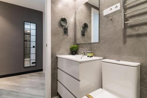 Modern apartment-2Bedrooms 2Baths-Malasaña