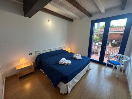 Giường trong phòng chung tại La Casa Blanca y Azul
